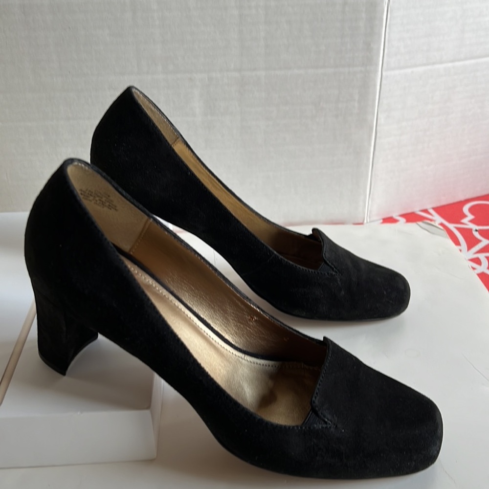 Circa Joan & David Women’s Black Suede Pumps. Size 10 - Picture 2 of 8